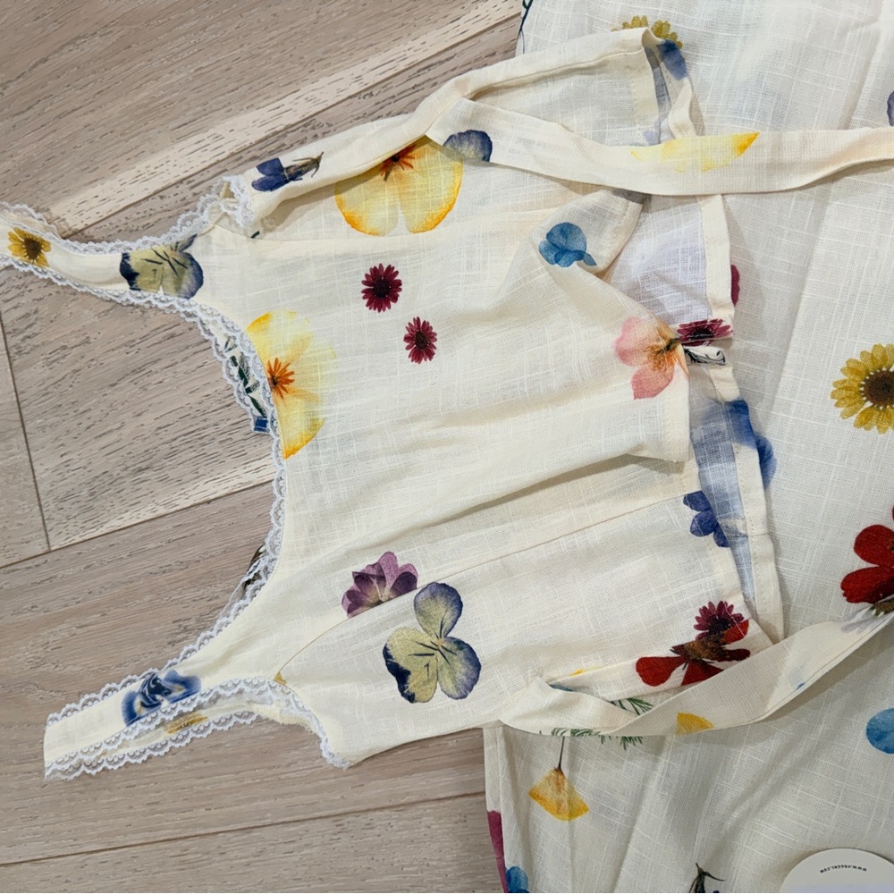 NWT VRG Floral Set - Picture 4 of 8